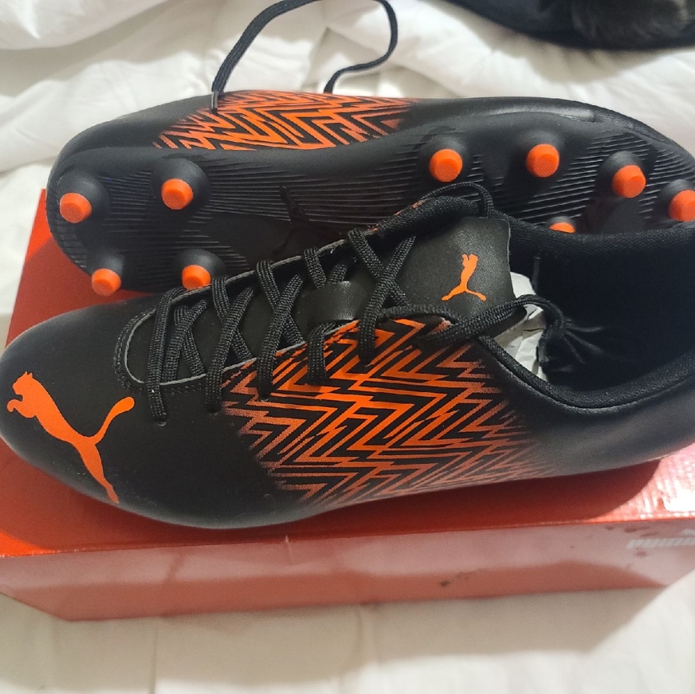 NIB MENS PUMA CLEATS